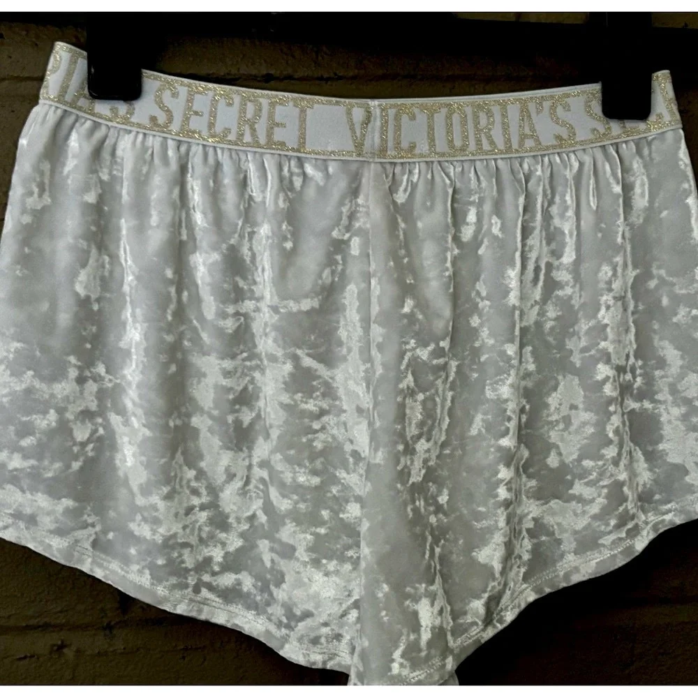 Victoria’s Secret crush velvet boxers S